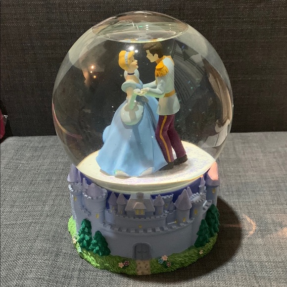 Disney Cinderella and Prince Charming Snow Globe - Picture 1 of 9